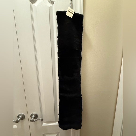 NWT UGG Black Sheepskin 4 Panel Scarf - Picture 2 of 4